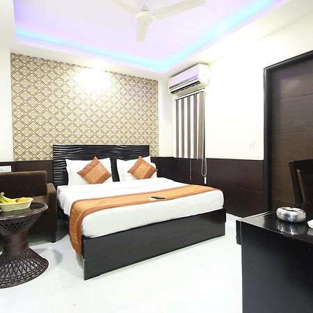 Hotel Hill Palace -Near Karol Bagh Metro Station Delhi  Eksteriør billede